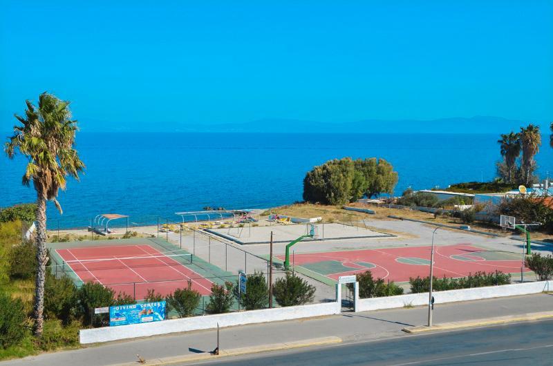 Niriides Beach Hotel Псалиди Екстериор снимка