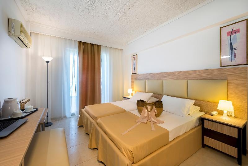 Niriides Beach Hotel Псалиди Екстериор снимка
