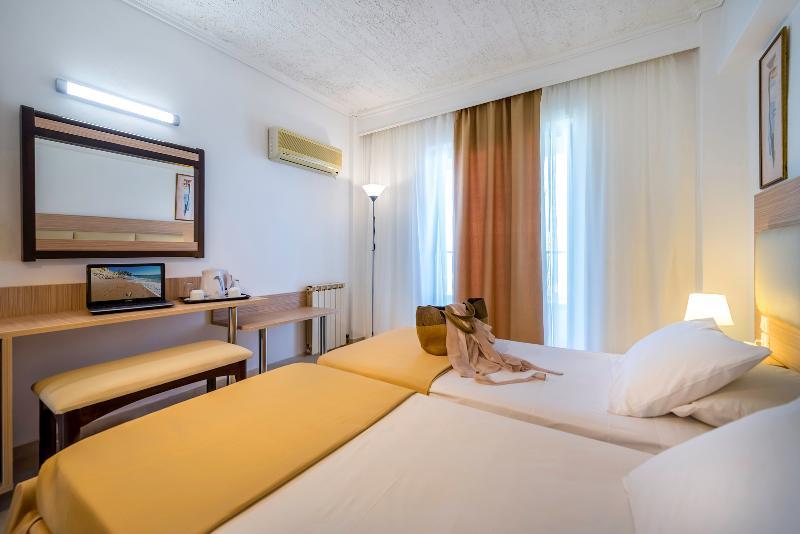 Niriides Beach Hotel Псалиди Екстериор снимка