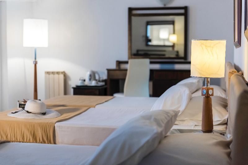 Niriides Beach Hotel Псалиди Екстериор снимка